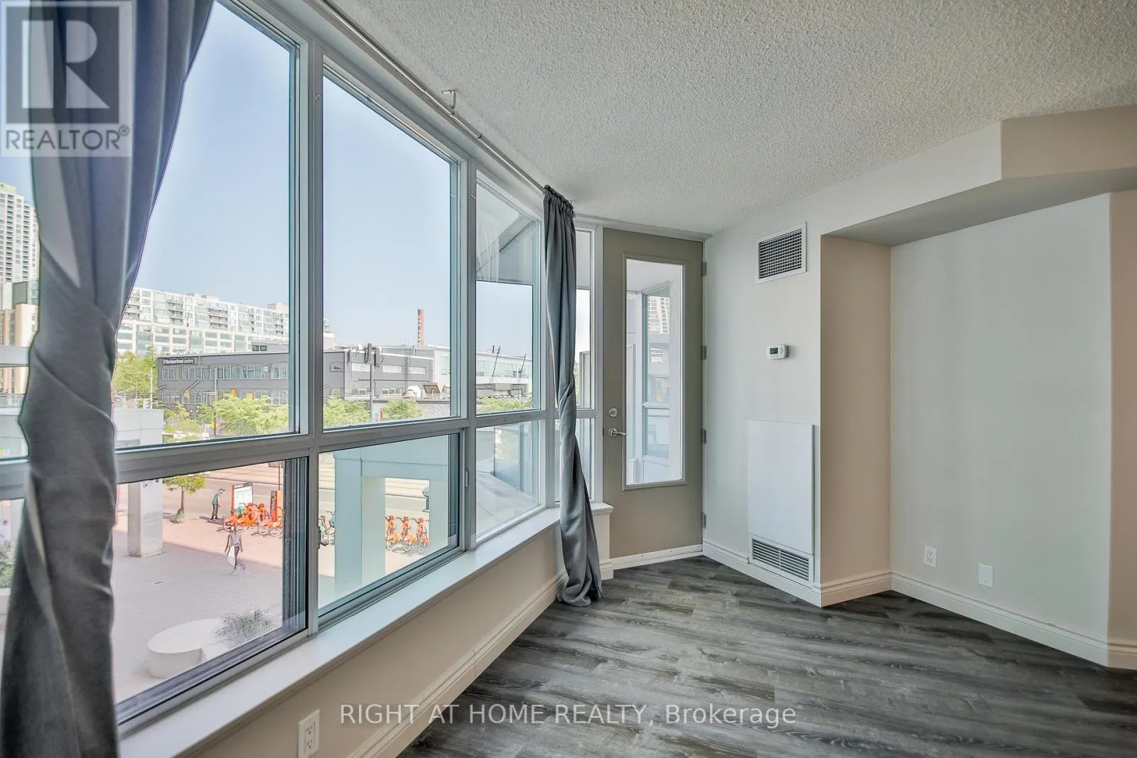 222 - 230 QUEENS QUAY W