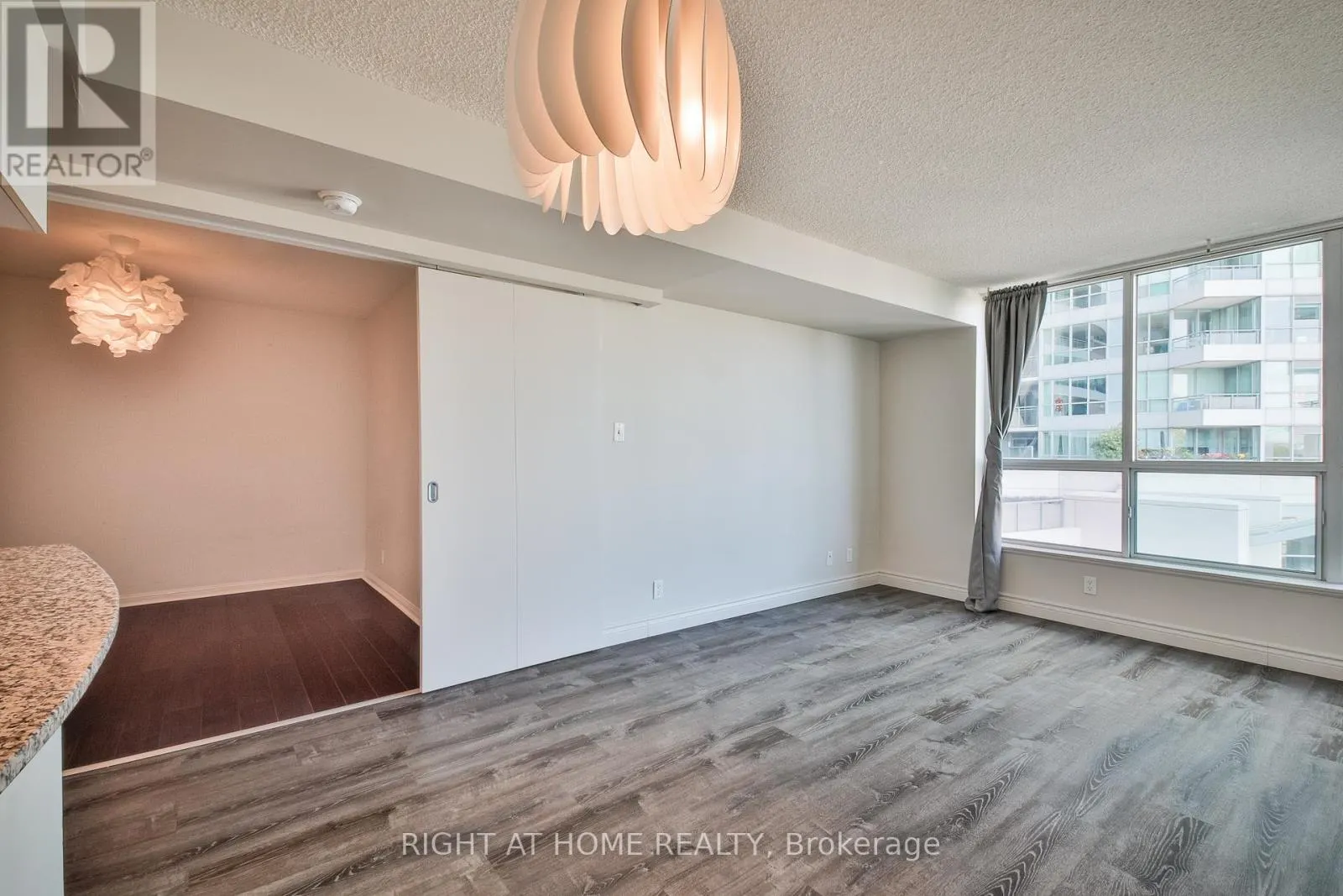 222 - 230 QUEENS QUAY W