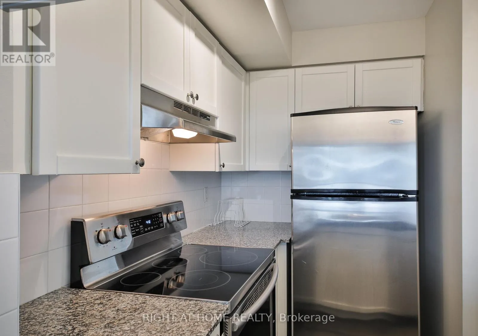 222 - 230 QUEENS QUAY W