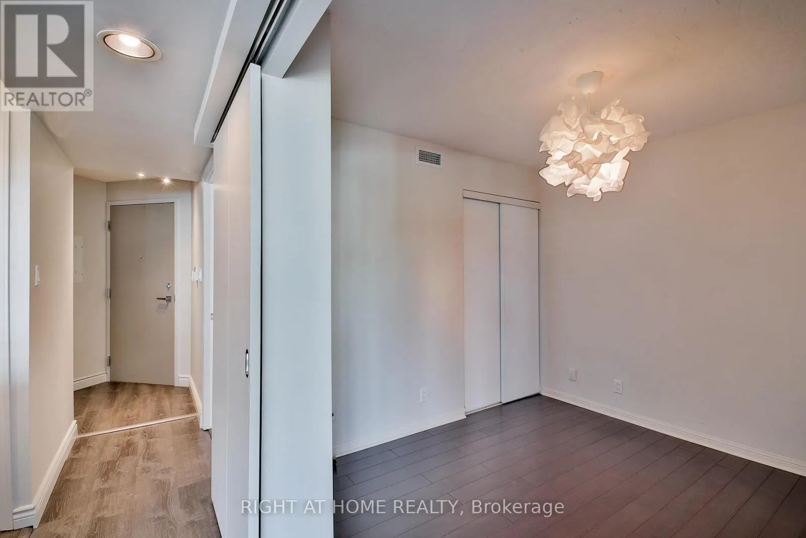 222 - 230 QUEENS QUAY W