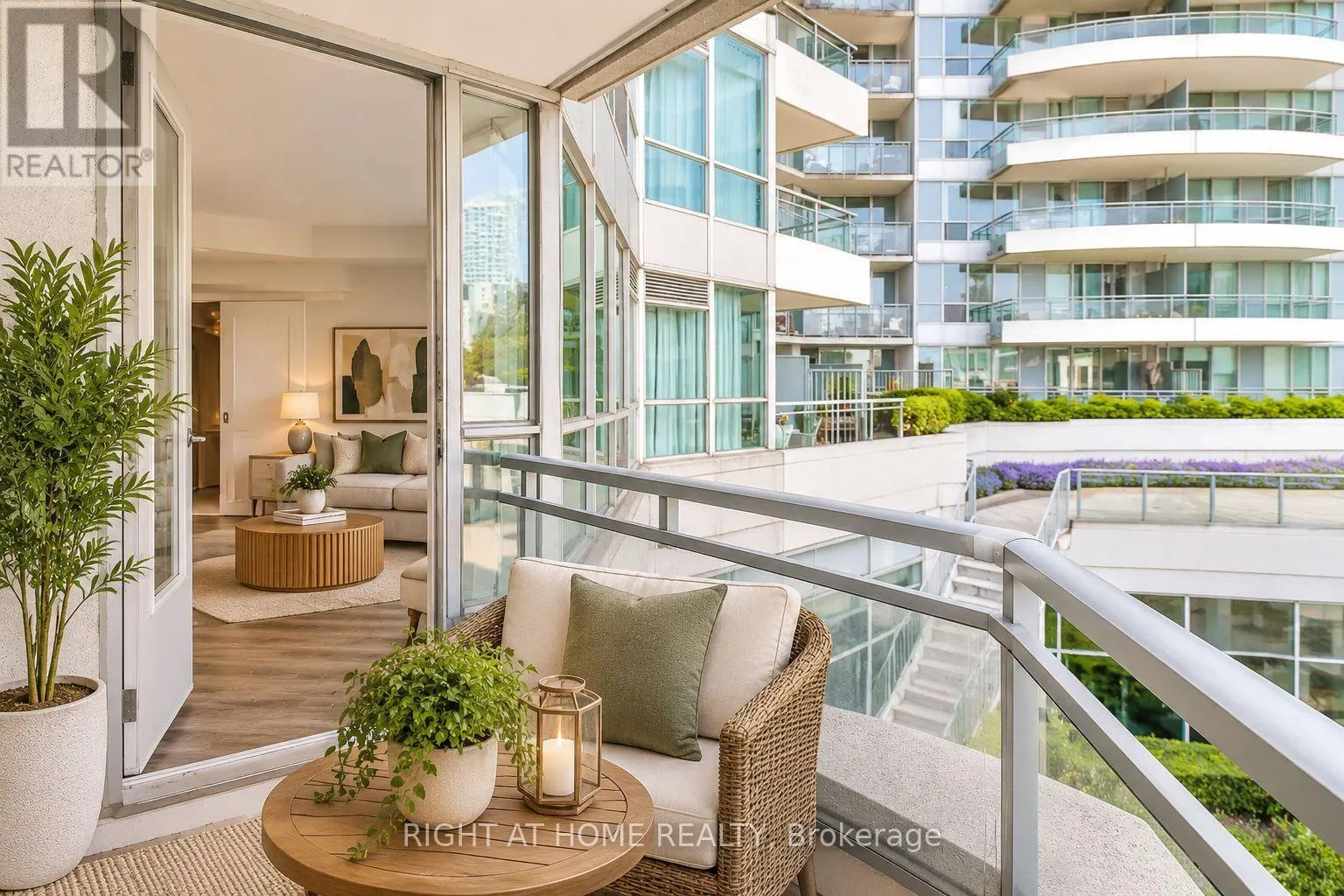 222 - 230 QUEENS QUAY W