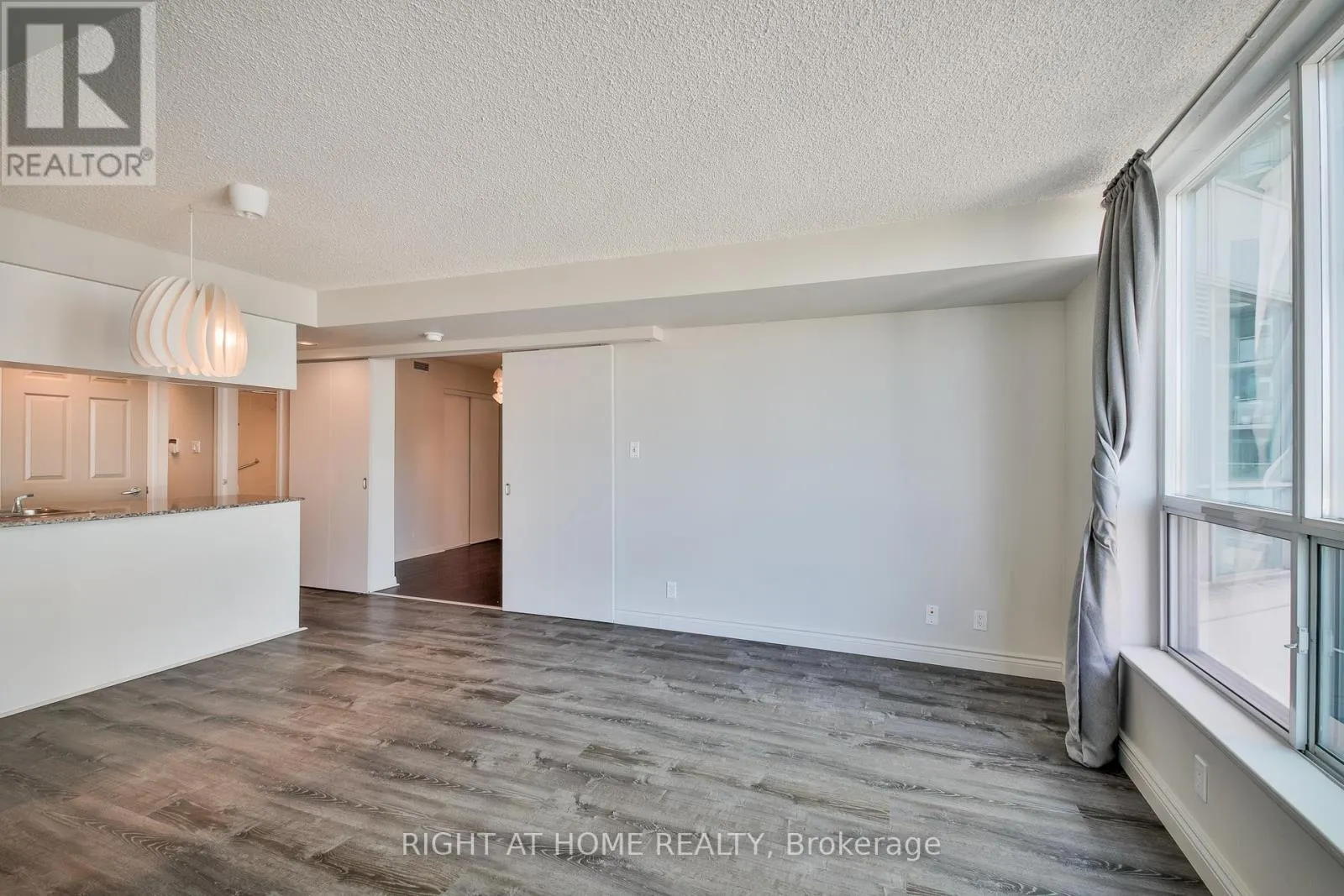 222 - 230 QUEENS QUAY W