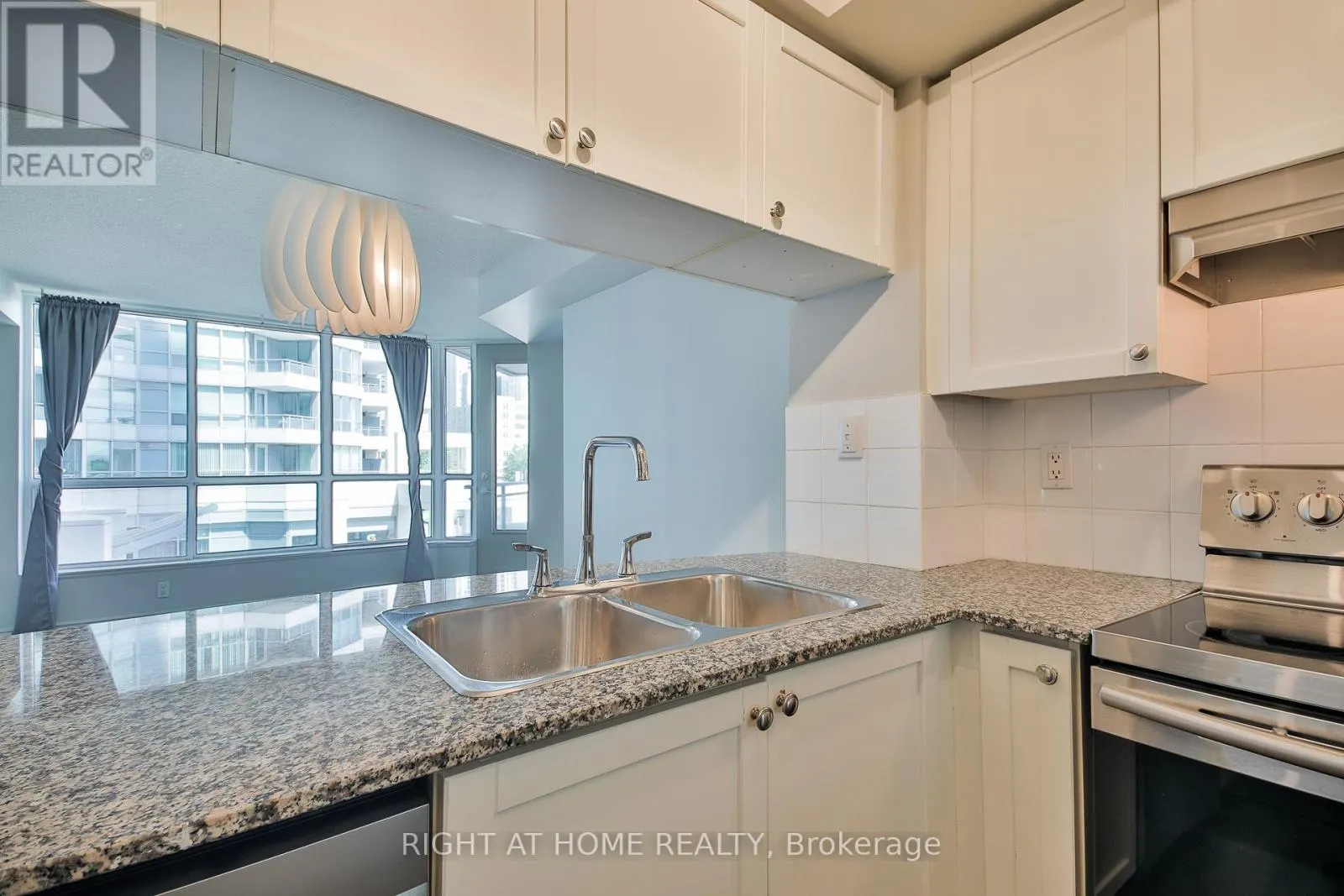 222 - 230 QUEENS QUAY W