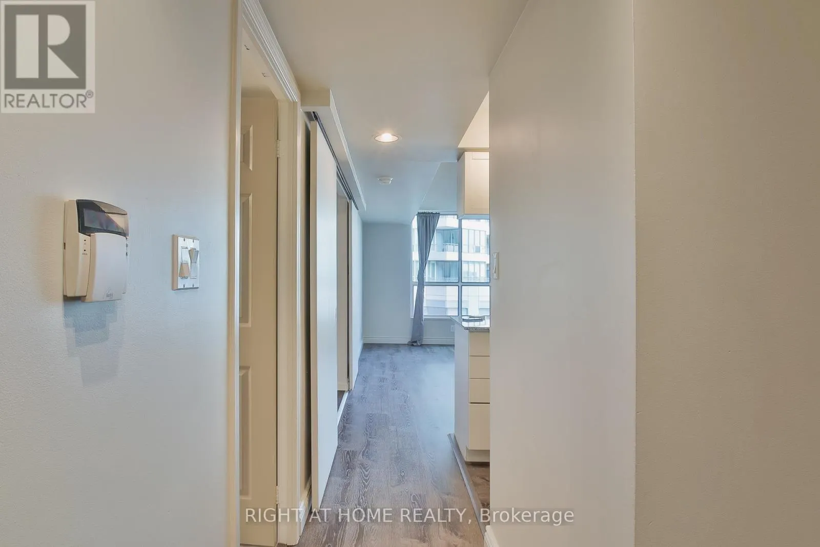 222 - 230 QUEENS QUAY W