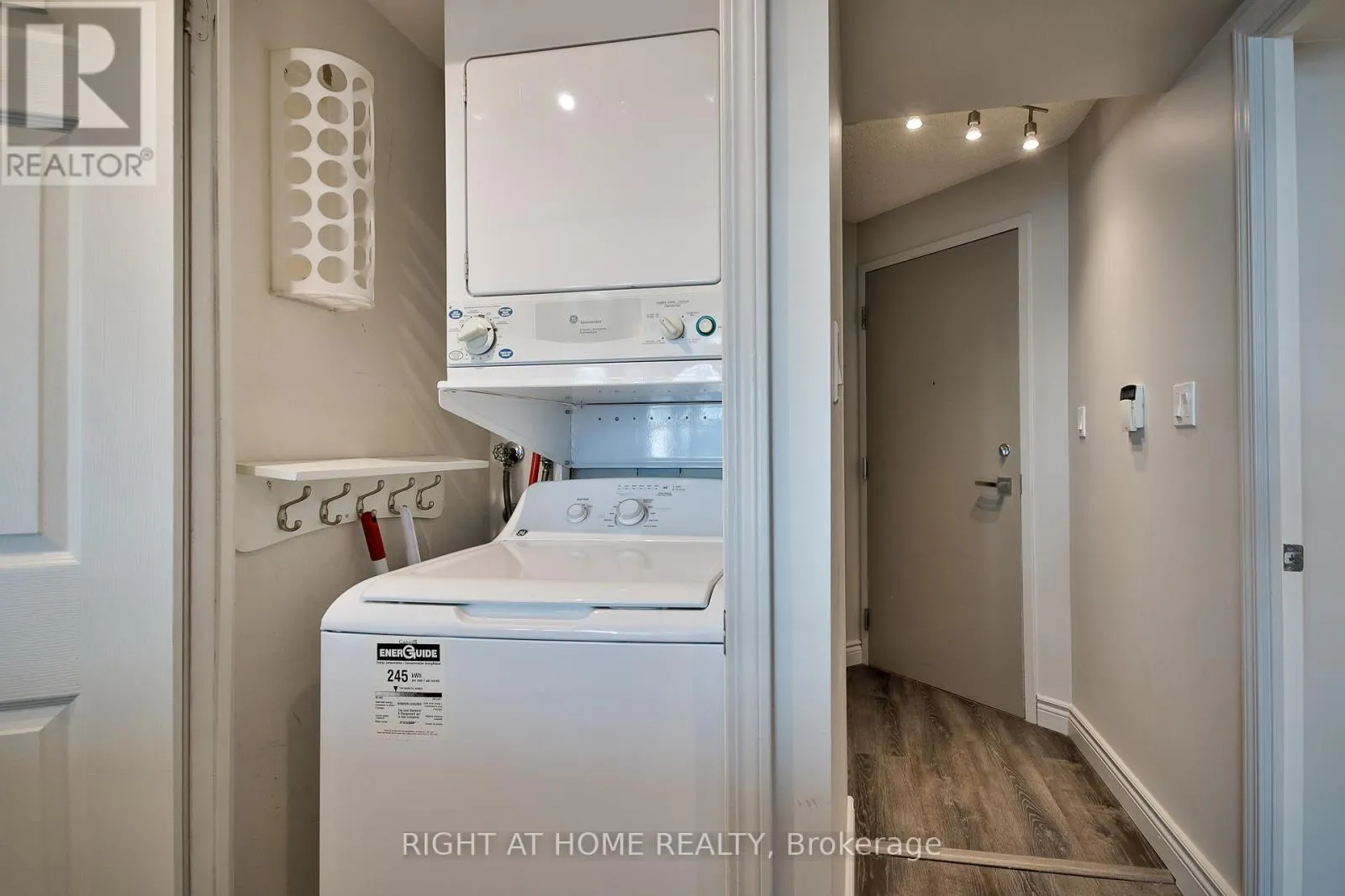222 - 230 QUEENS QUAY W