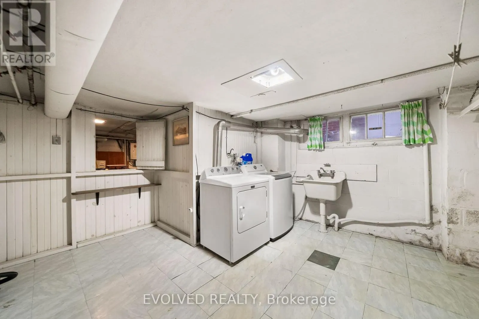 4 DUNLOE ROAD