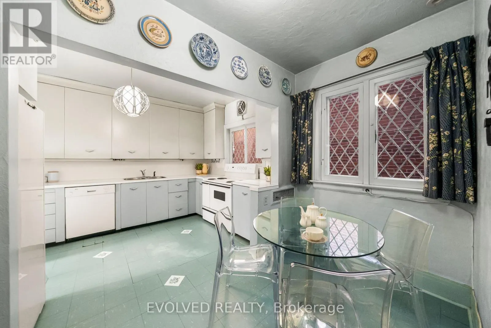 4 DUNLOE ROAD