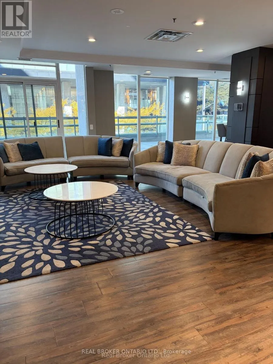 605 - 51 LOWER SIMCOE STREET