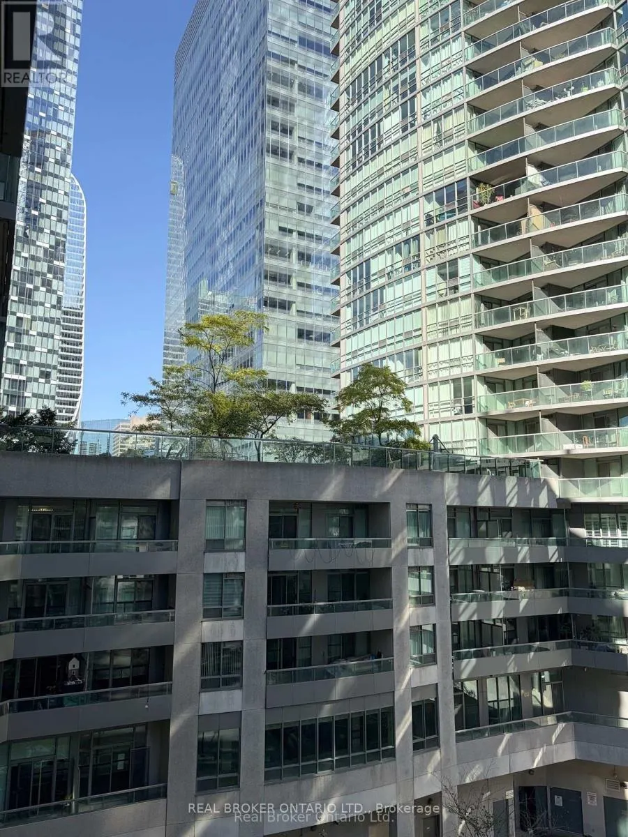 605 - 51 LOWER SIMCOE STREET