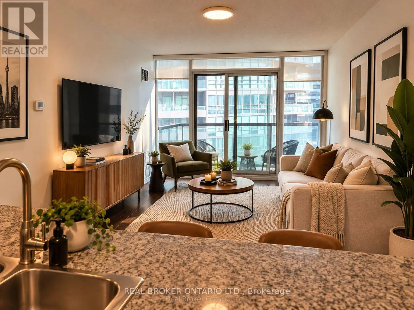 605 - 51 LOWER SIMCOE STREET