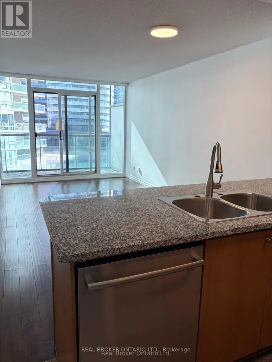 605 - 51 LOWER SIMCOE STREET
