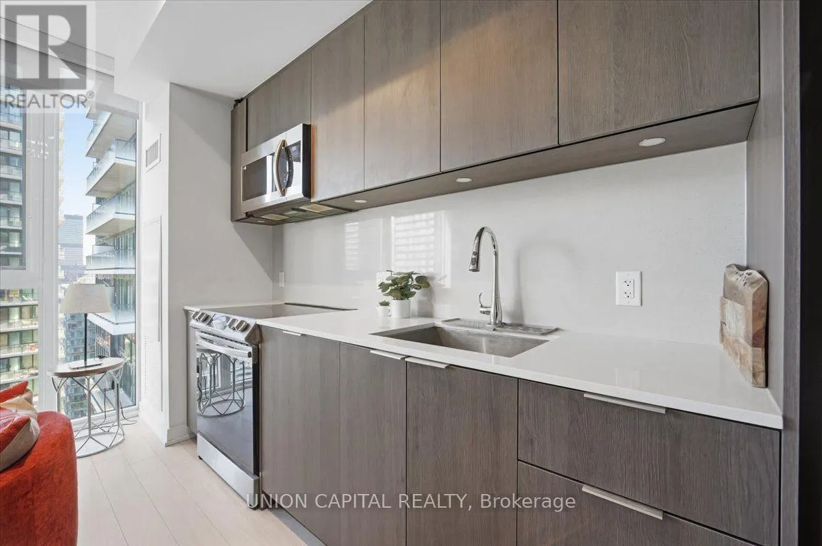 3507 - 357 KING STREET W