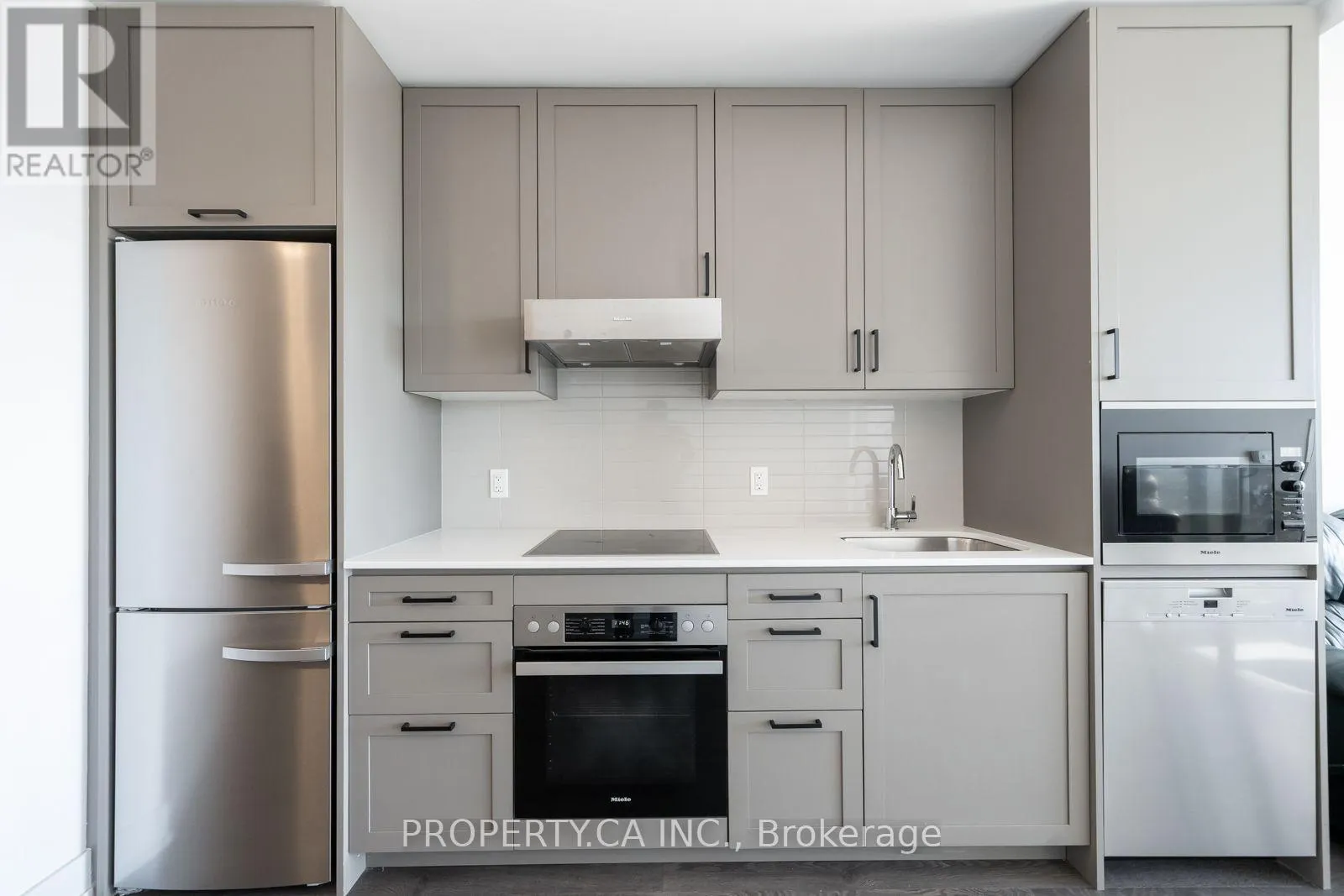 1103 - 11 LILLIAN STREET