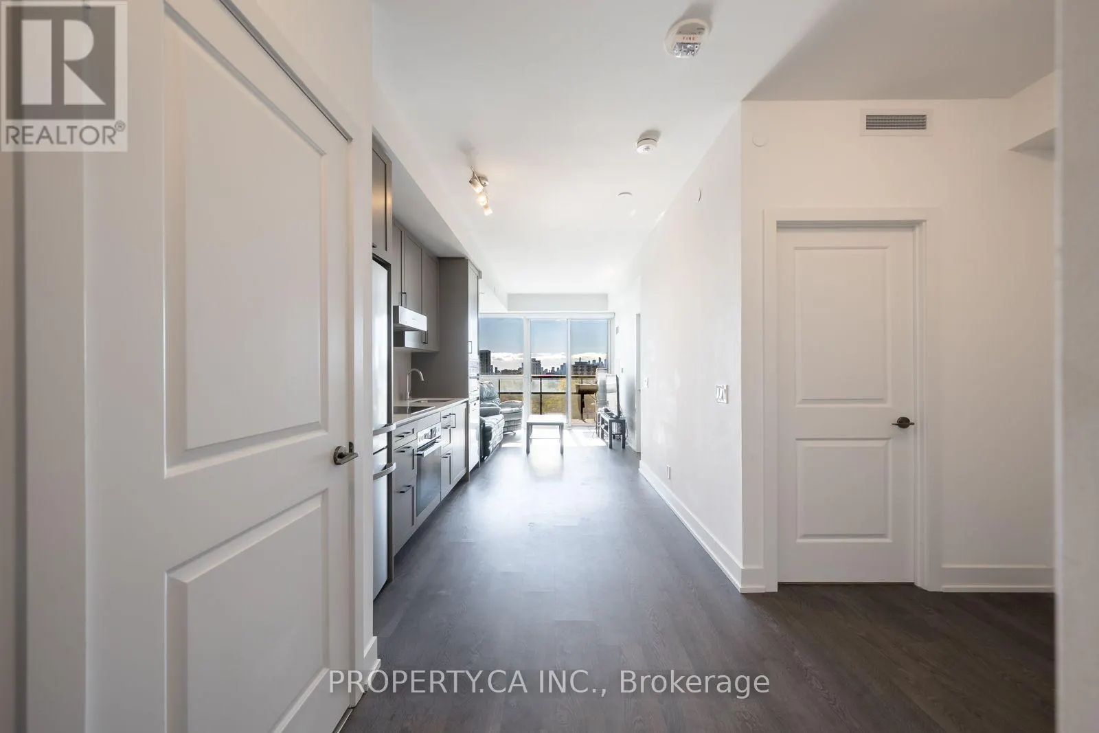 1103 - 11 LILLIAN STREET