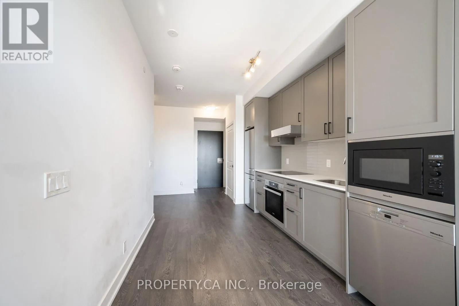 1103 - 11 LILLIAN STREET