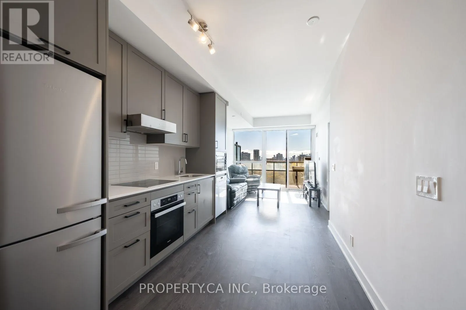 1103 - 11 LILLIAN STREET