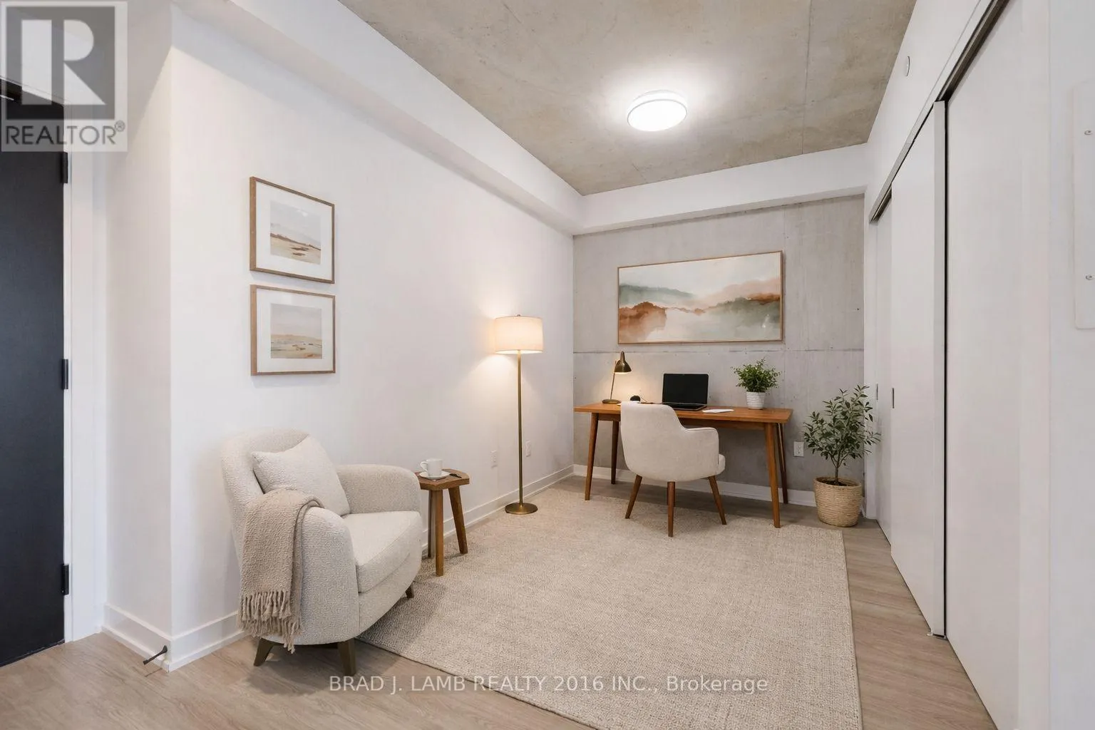 303 - 284 KING STREET E