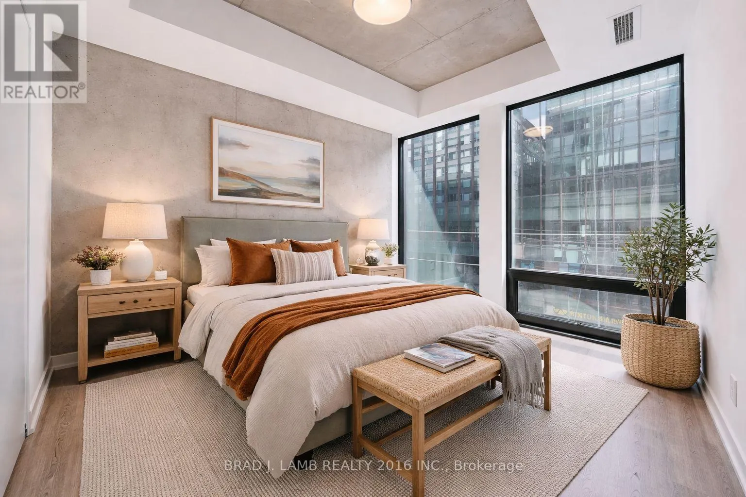 303 - 284 KING STREET E
