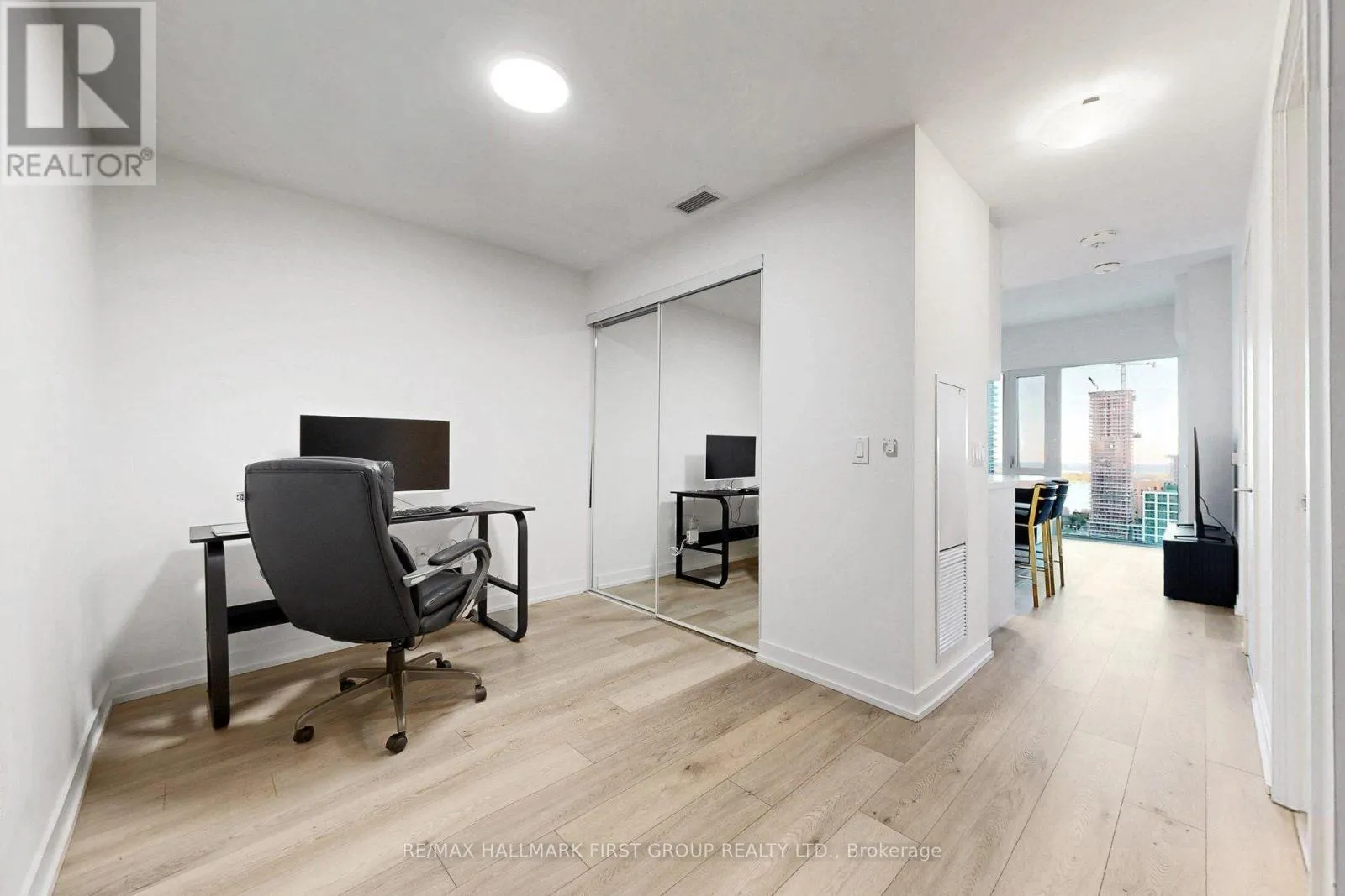 2201 - 158 FRONT STREET E