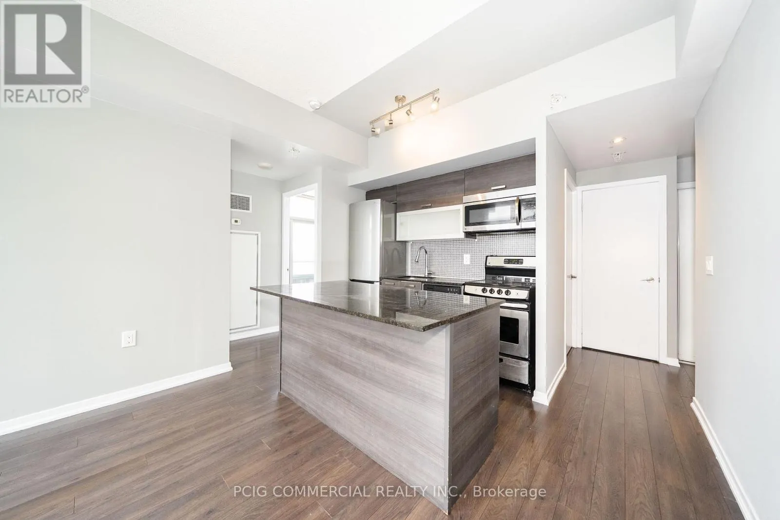 803W - 36 LISGAR STREET