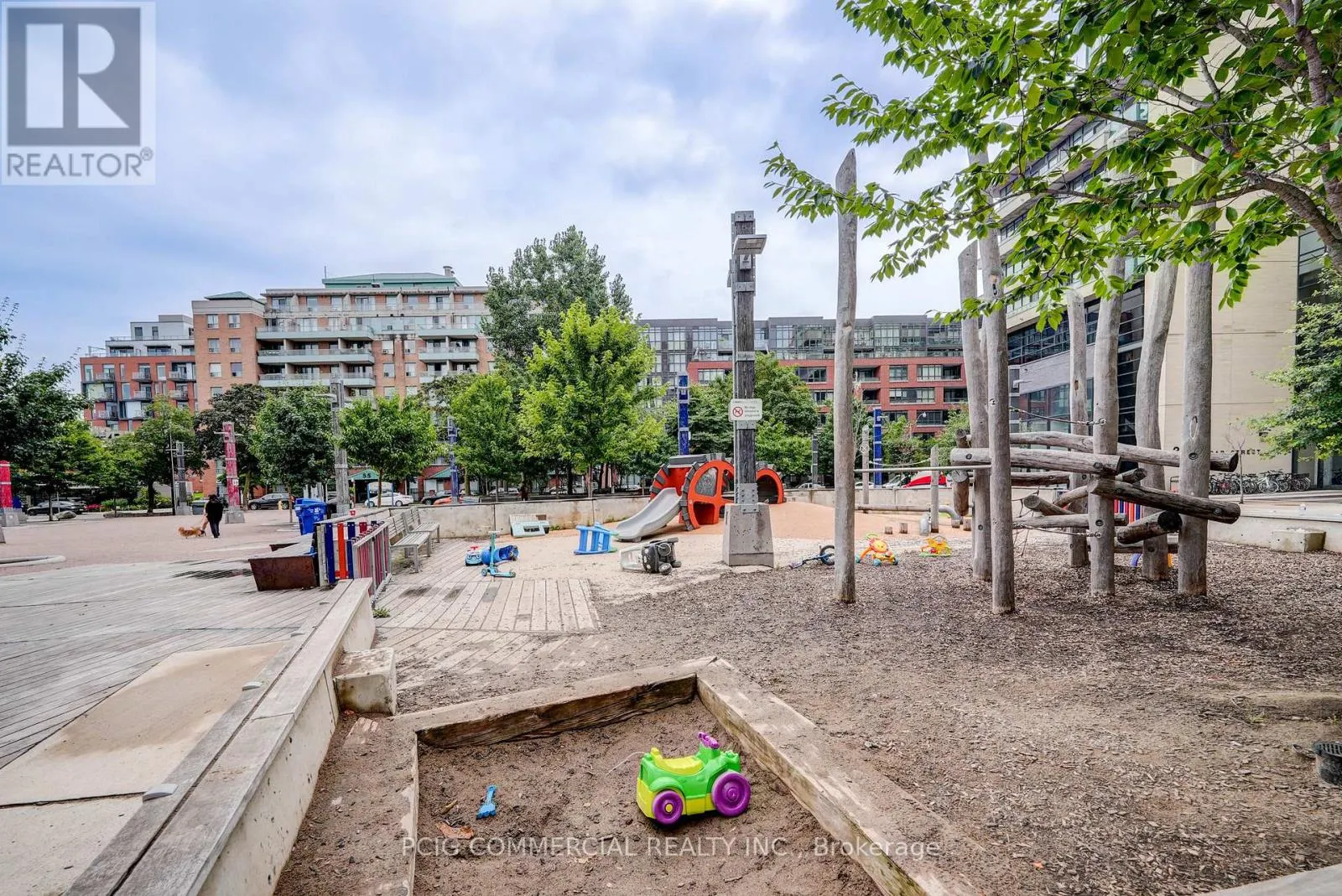 803W - 36 LISGAR STREET