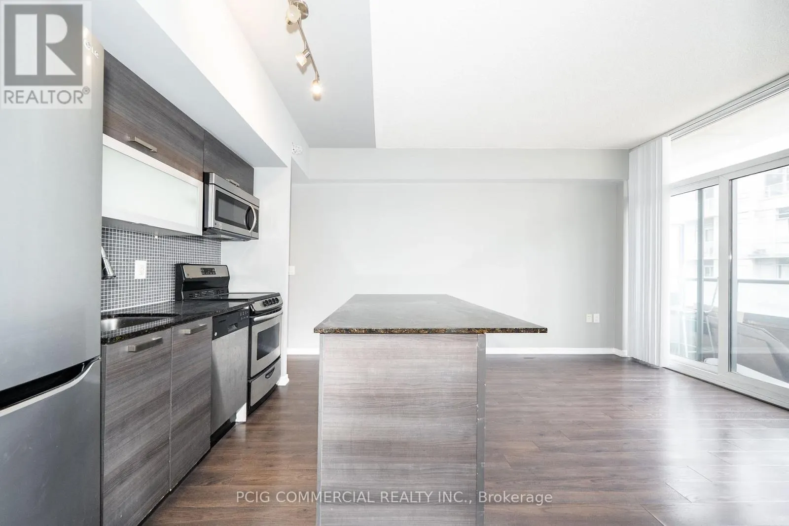 803W - 36 LISGAR STREET