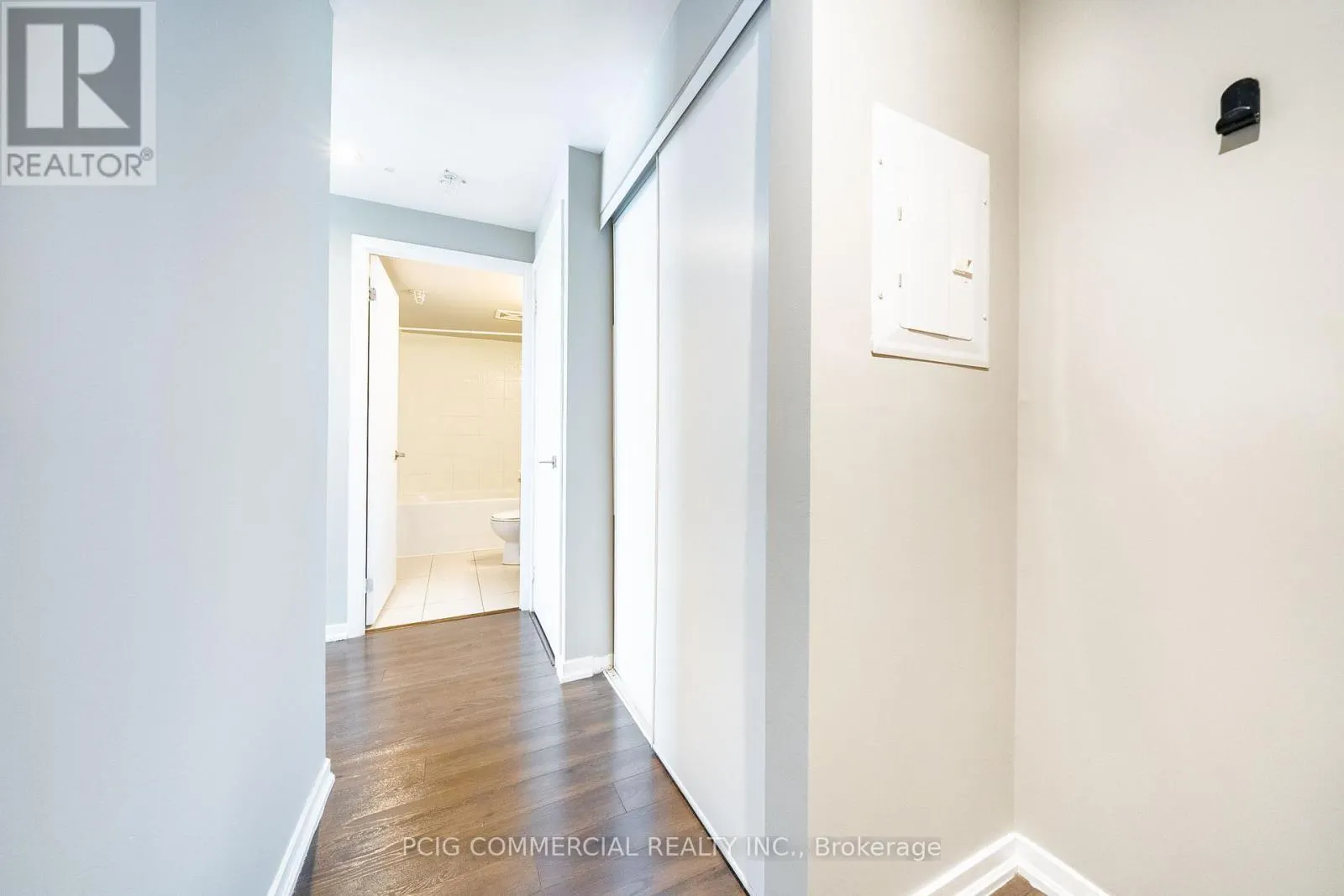 803W - 36 LISGAR STREET