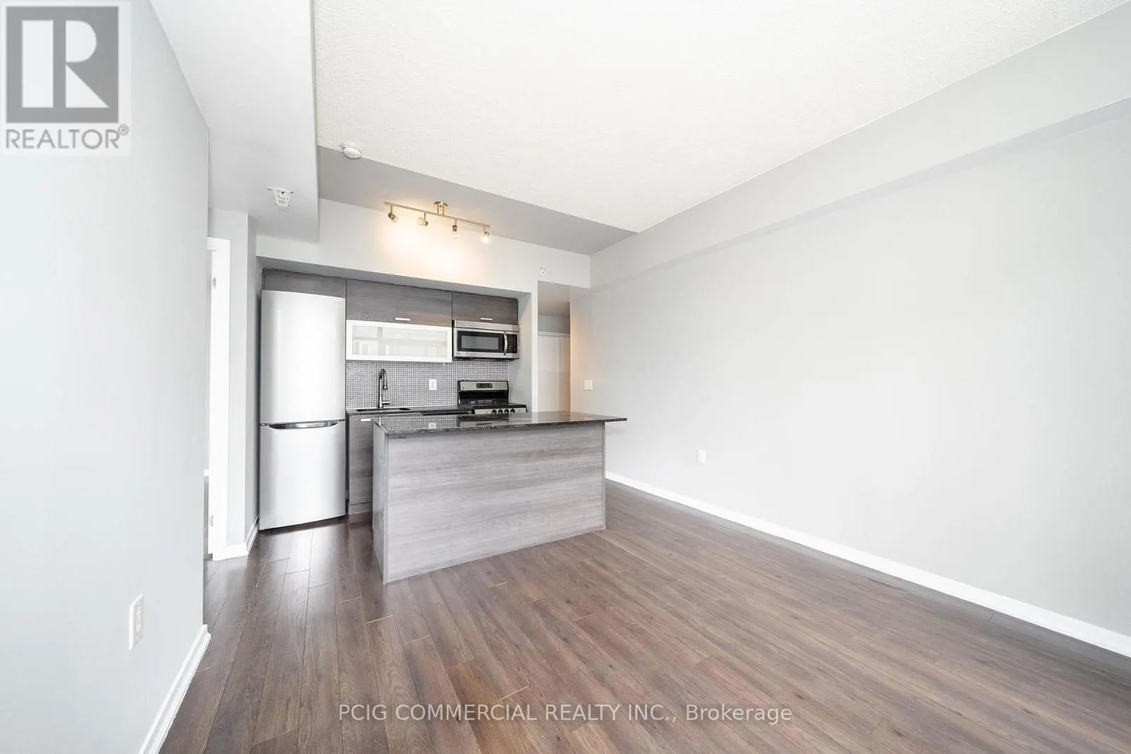 803W - 36 LISGAR STREET