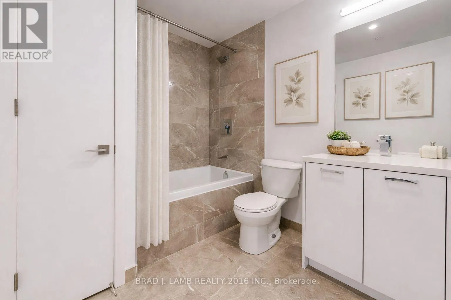 308 - 284 KING STREET E