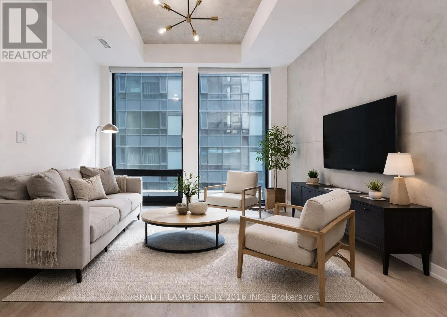 308 - 284 KING STREET E