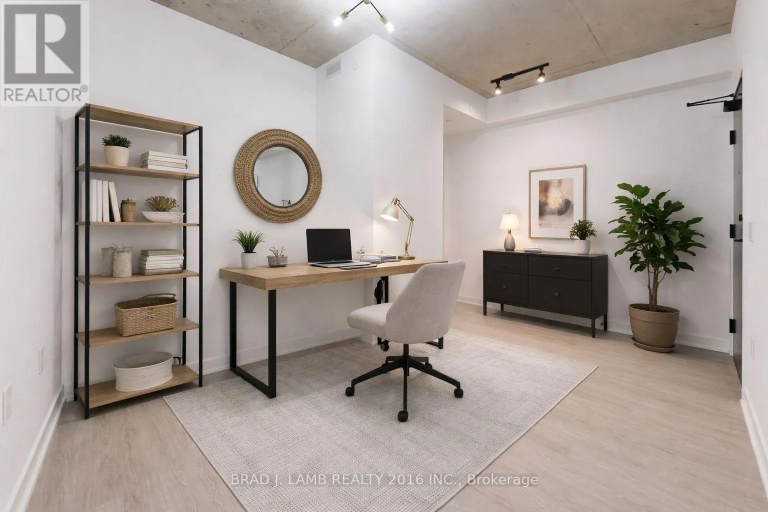 308 - 284 KING STREET E