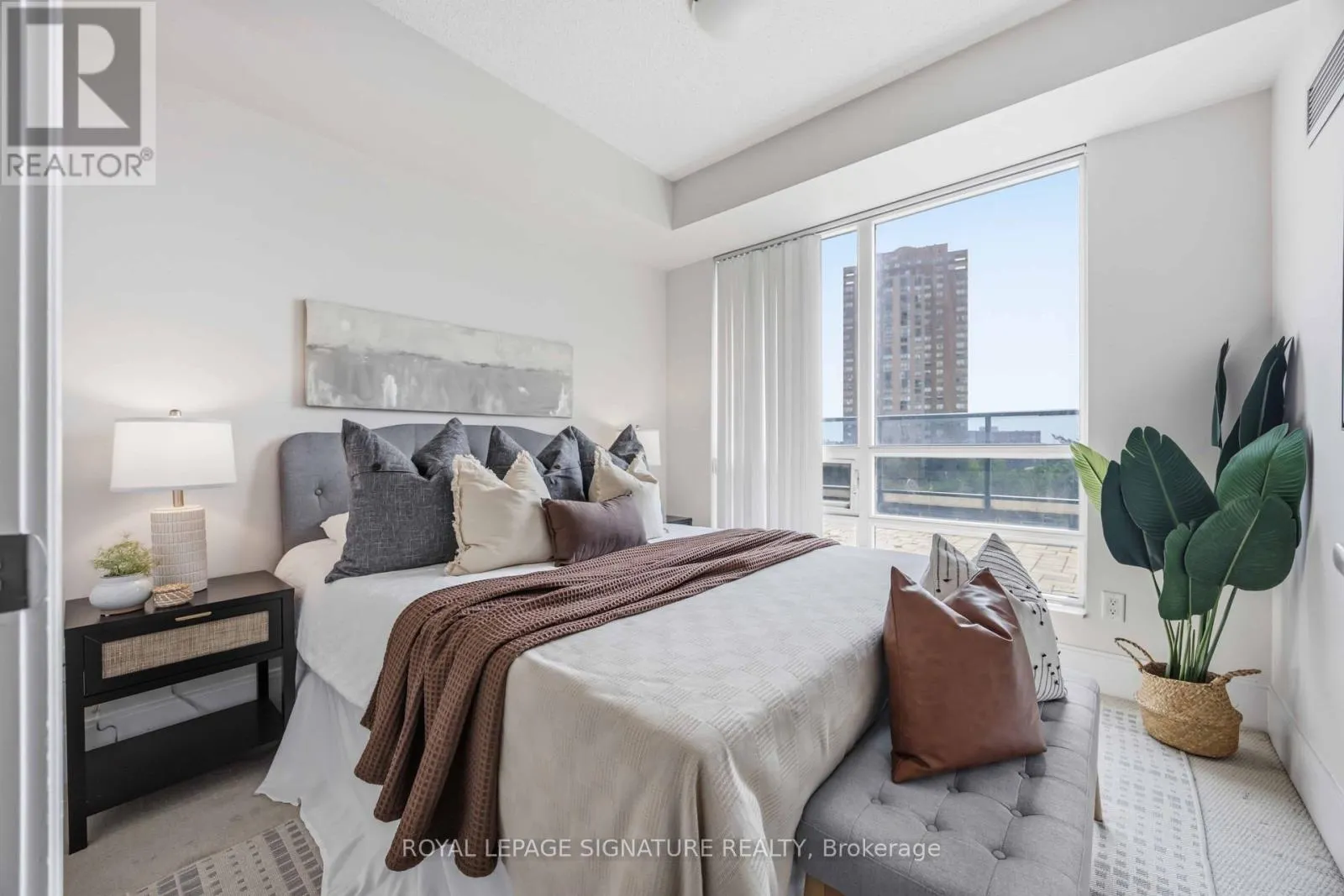 403 - 181 WYNFORD DRIVE