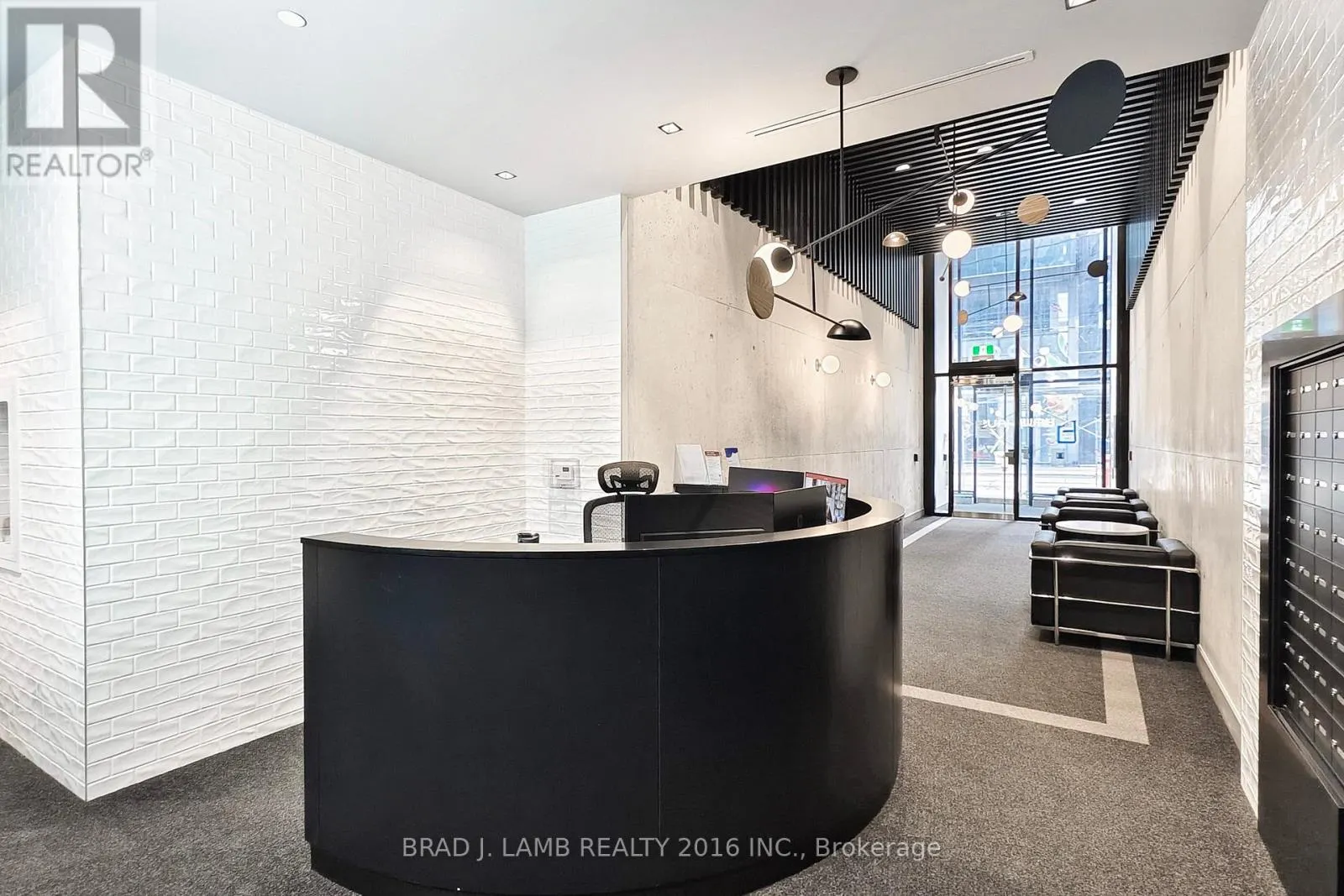 1101 - 284 KING STREET E