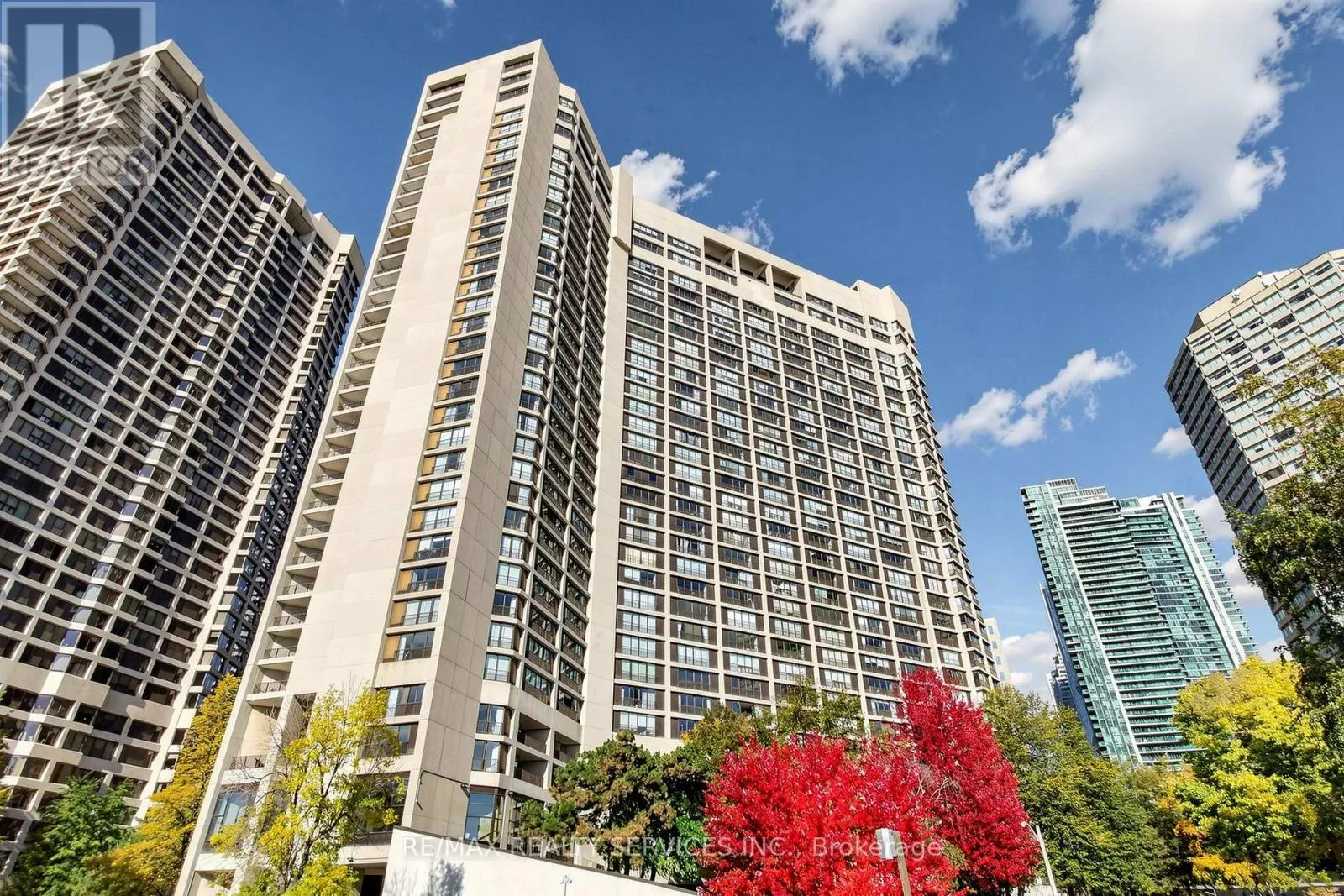 2803 - 33 HARBOUR SQUARE
