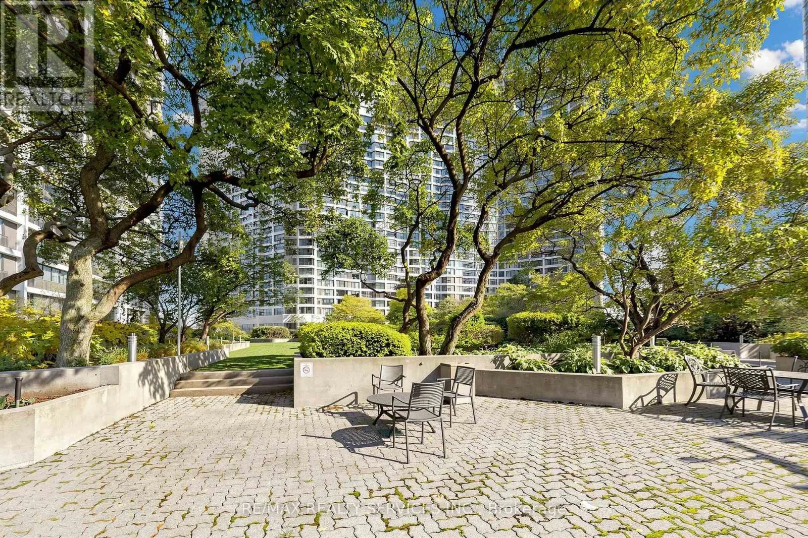 2803 - 33 HARBOUR SQUARE