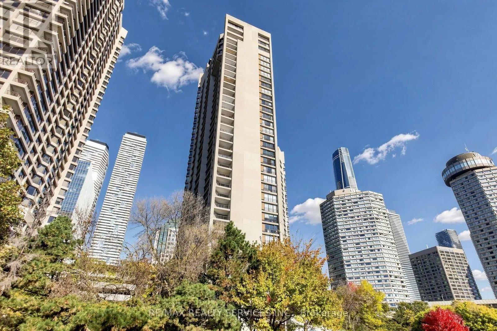 2803 - 33 HARBOUR SQUARE