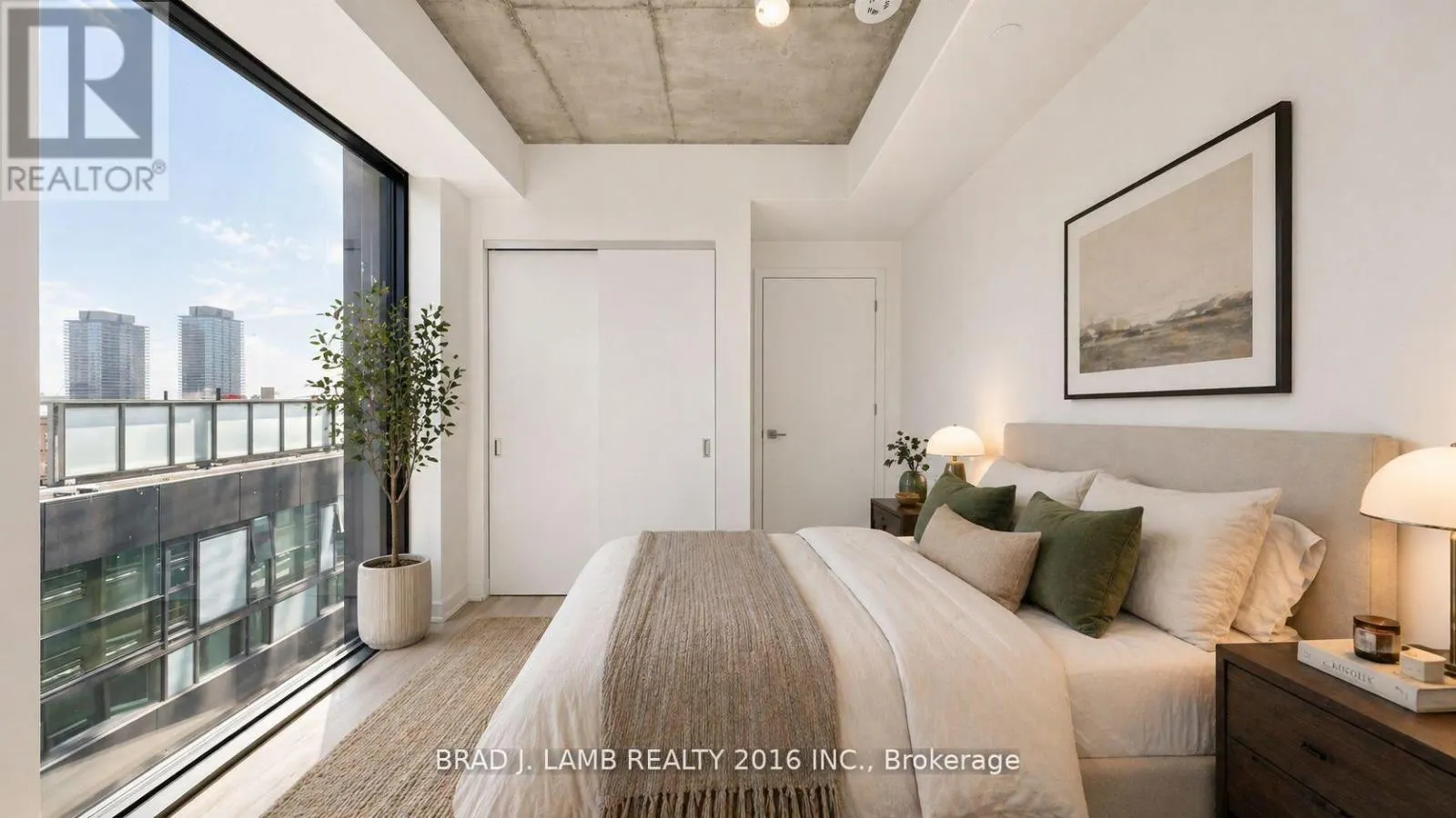 1307 - 284 KING STREET E