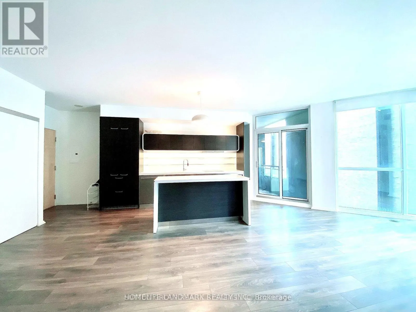 306 - 45 CHARLES STREET E