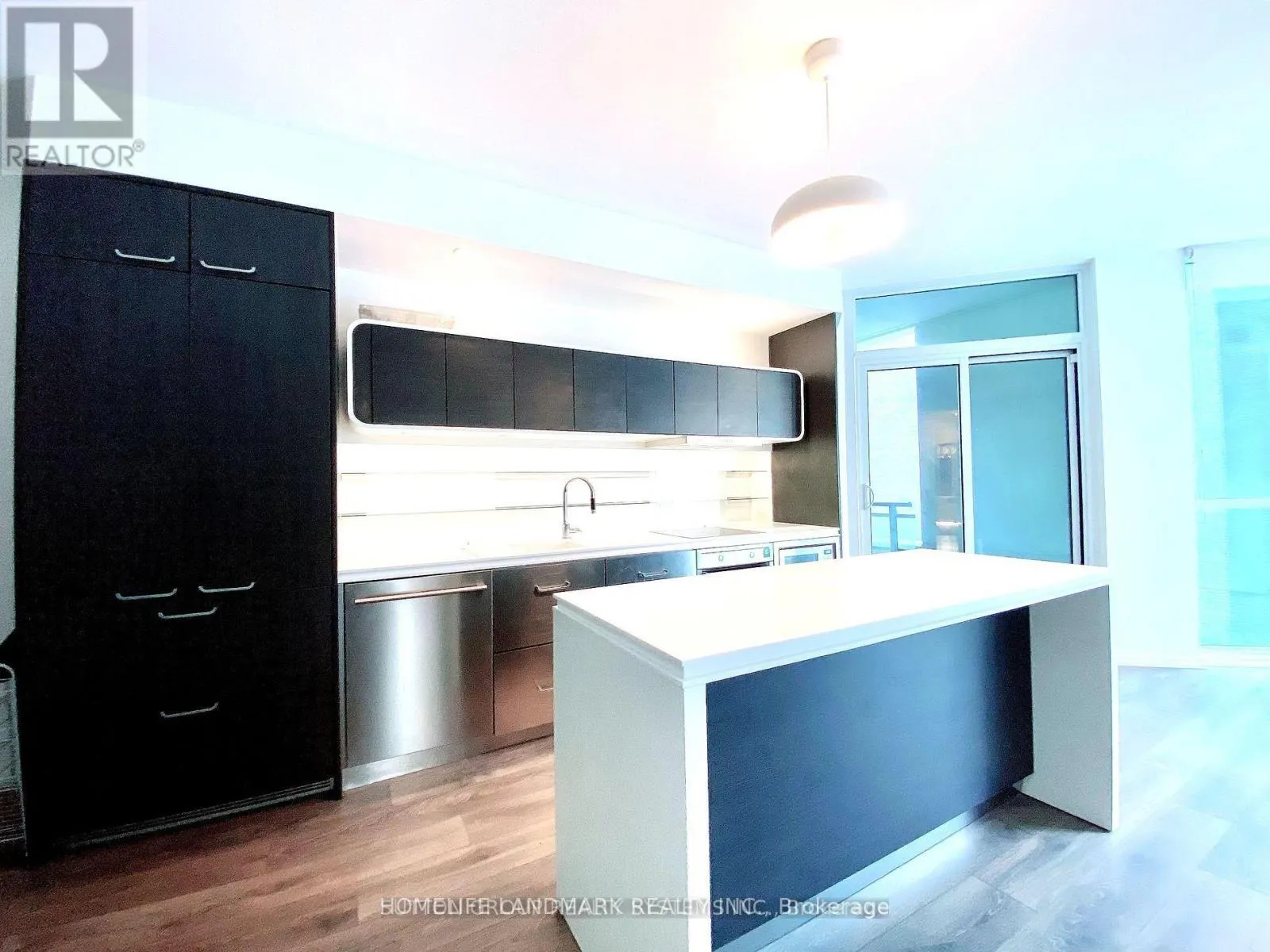 306 - 45 CHARLES STREET E