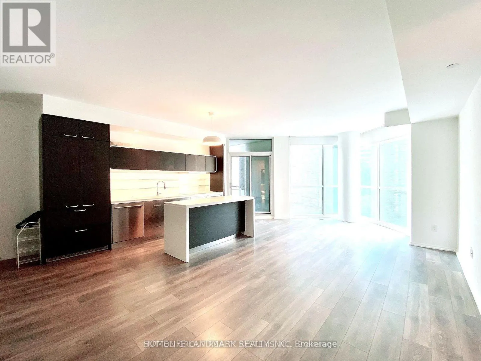 306 - 45 CHARLES STREET E