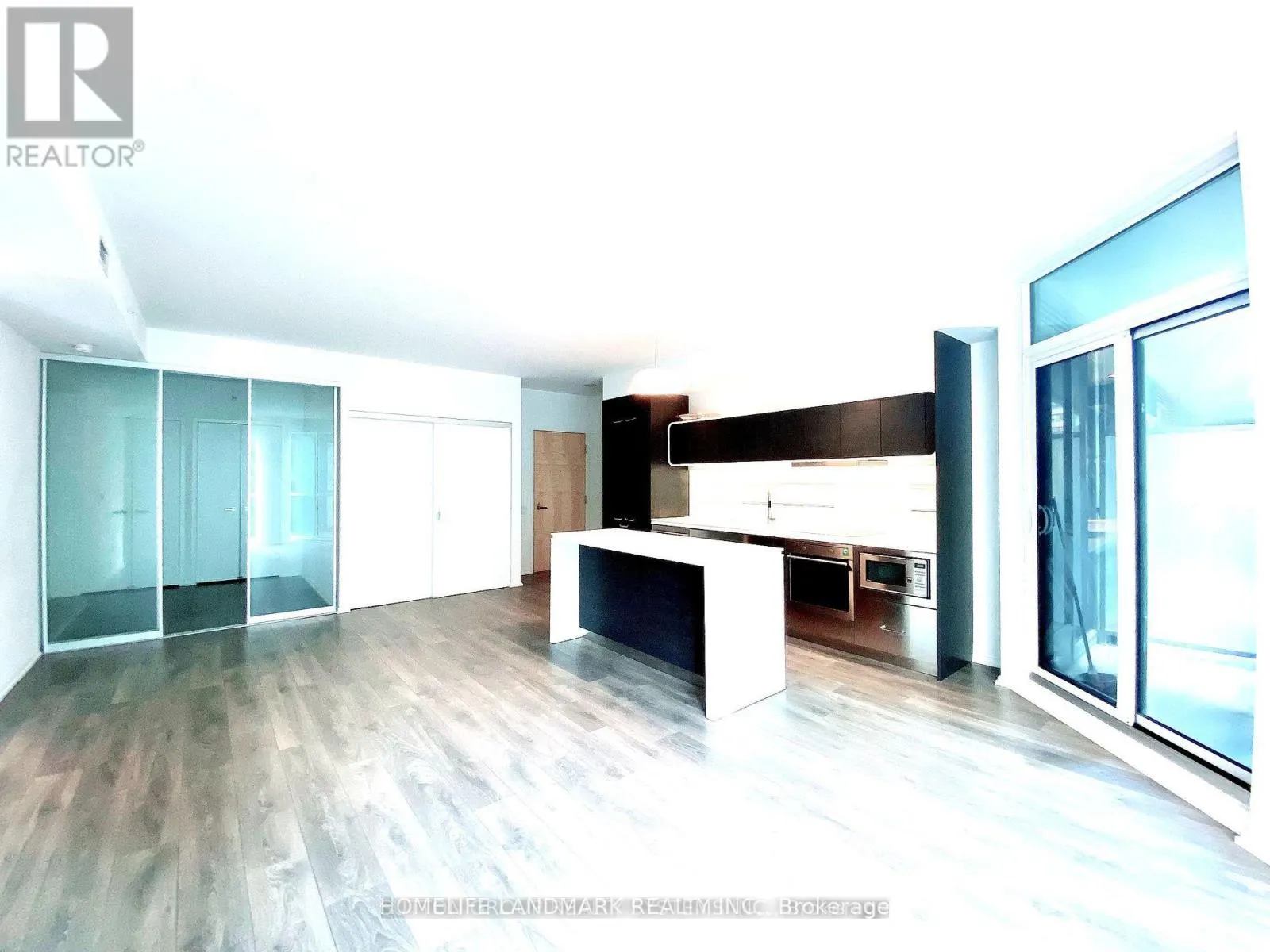 306 - 45 CHARLES STREET E