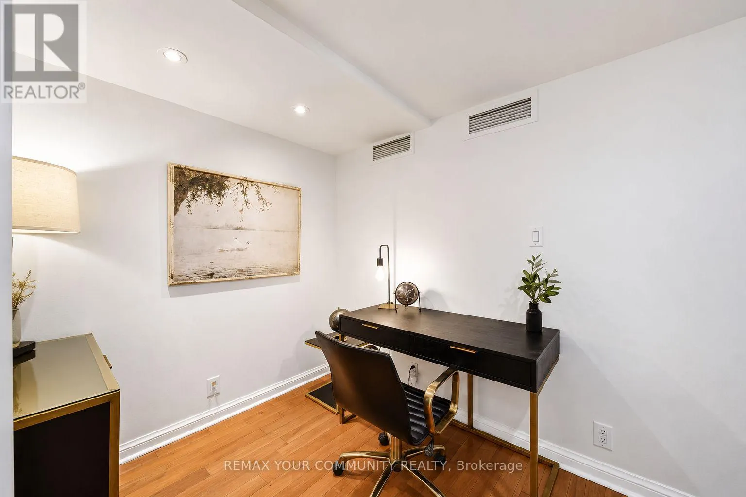 3 - 105 HEATH STREET W