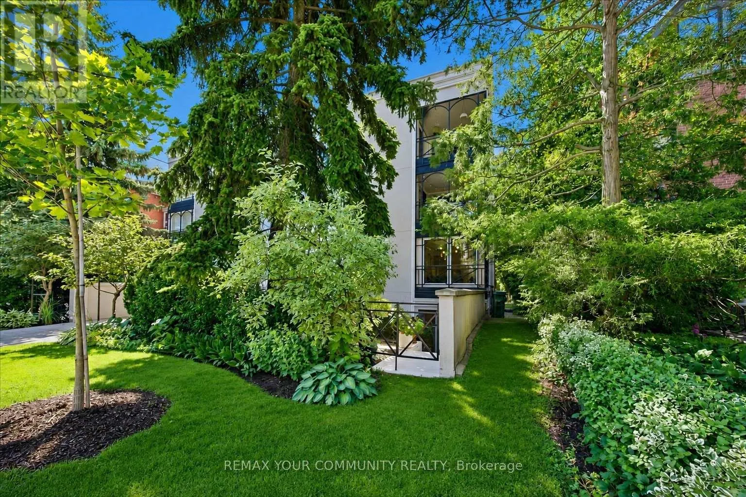 3 - 105 HEATH STREET W
