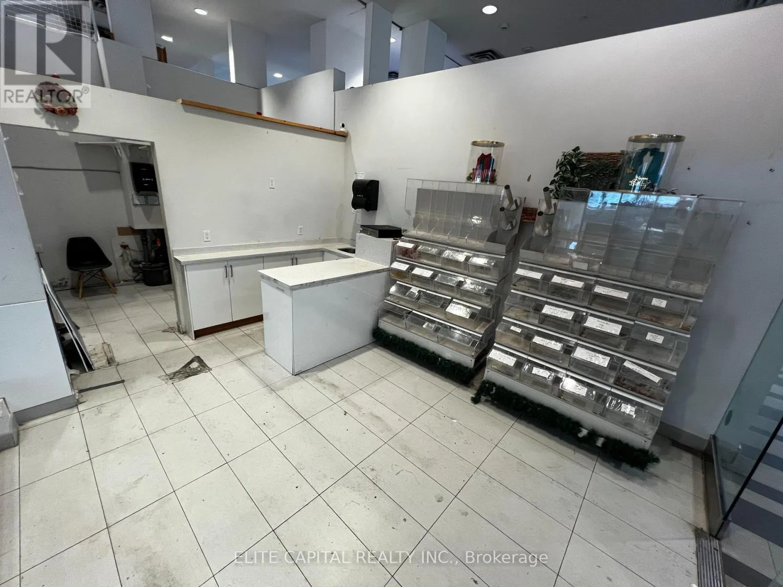160 - 4750 YONGE STREET
