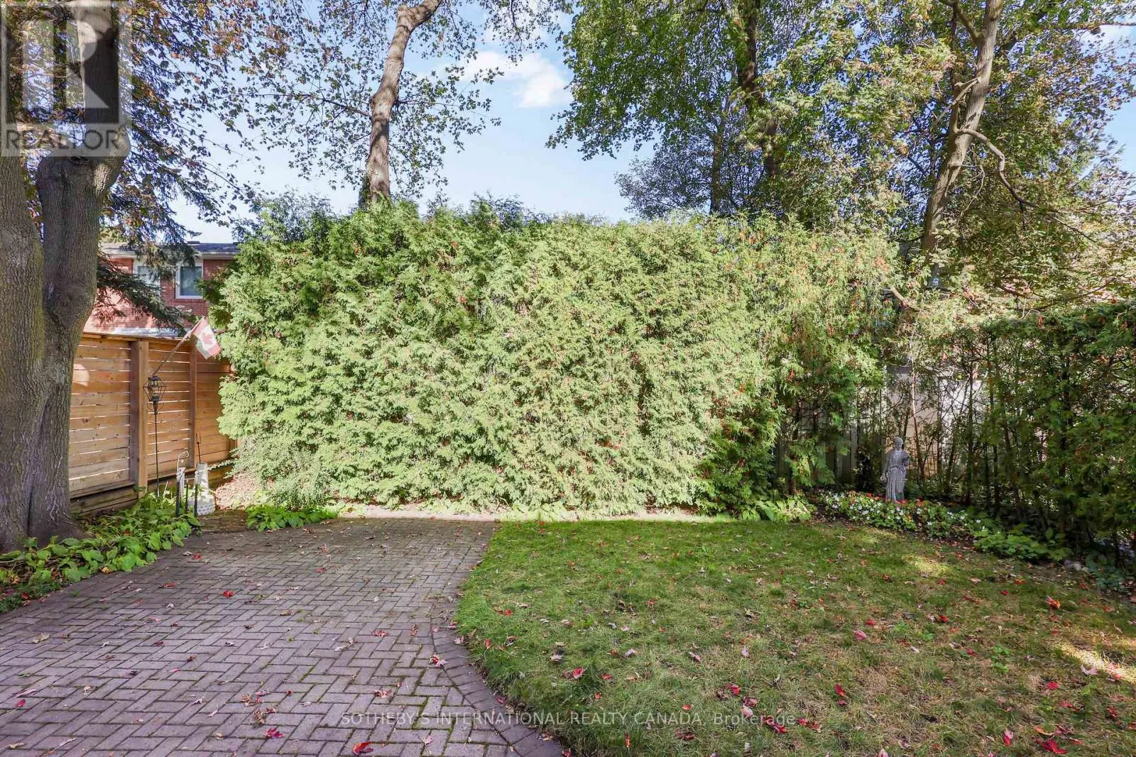 40 TEDDINGTON PK AVENUE