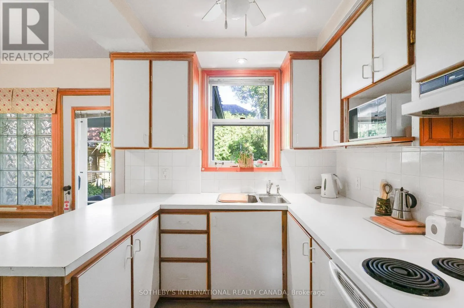 40 TEDDINGTON PK AVENUE