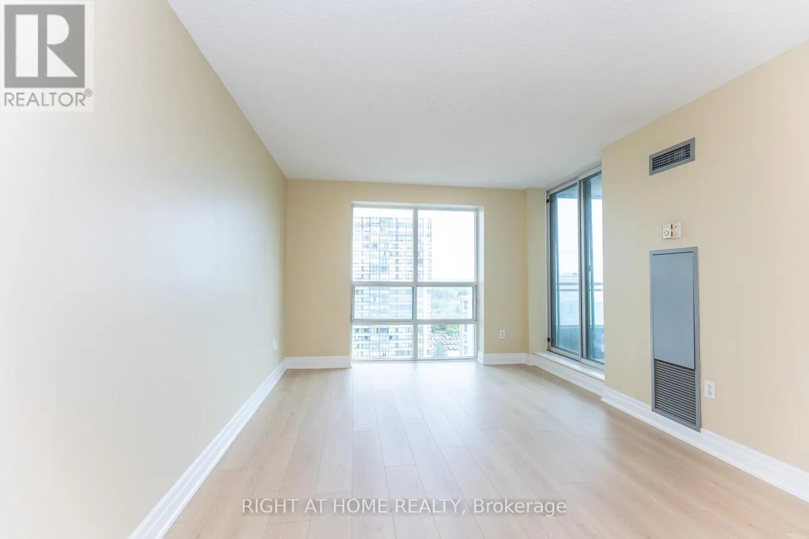 1706 - 3 PEMBERTON AVENUE