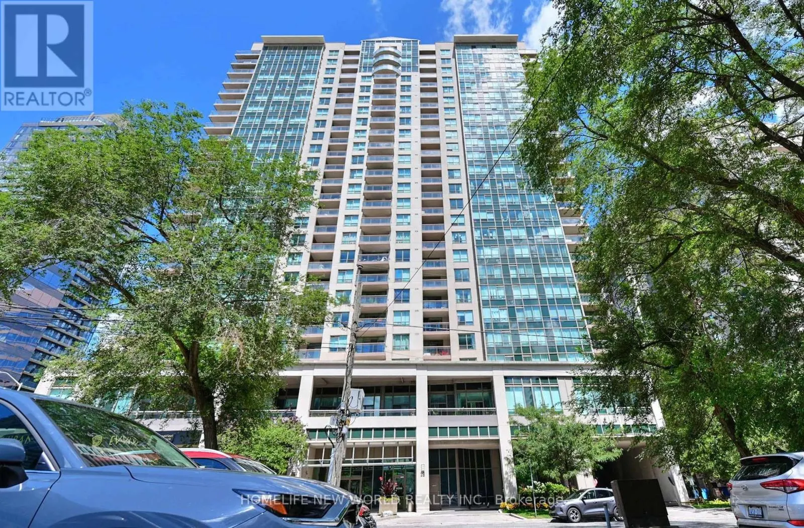 811 - 18 PARKVIEW AVENUE