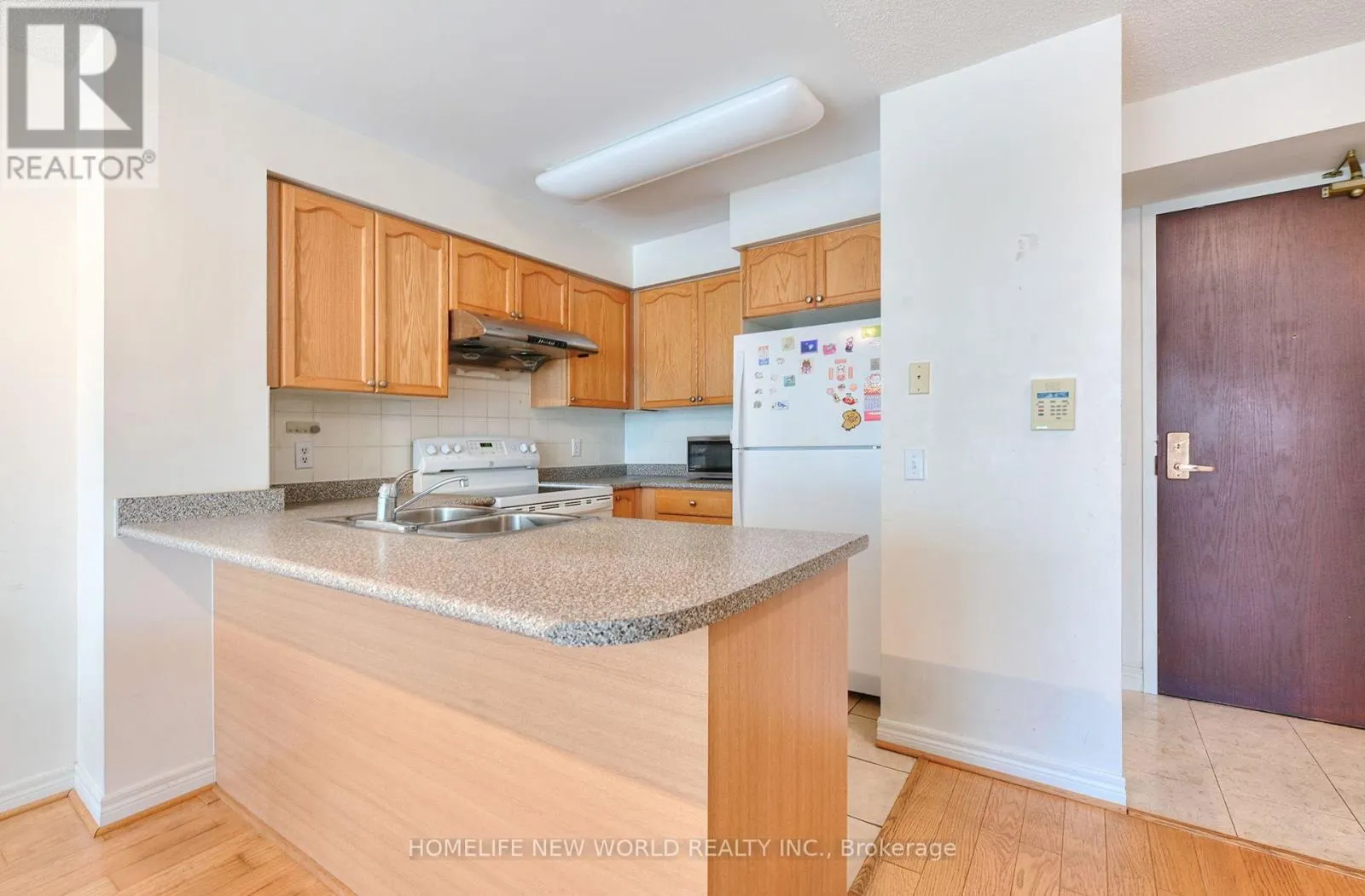 811 - 18 PARKVIEW AVENUE