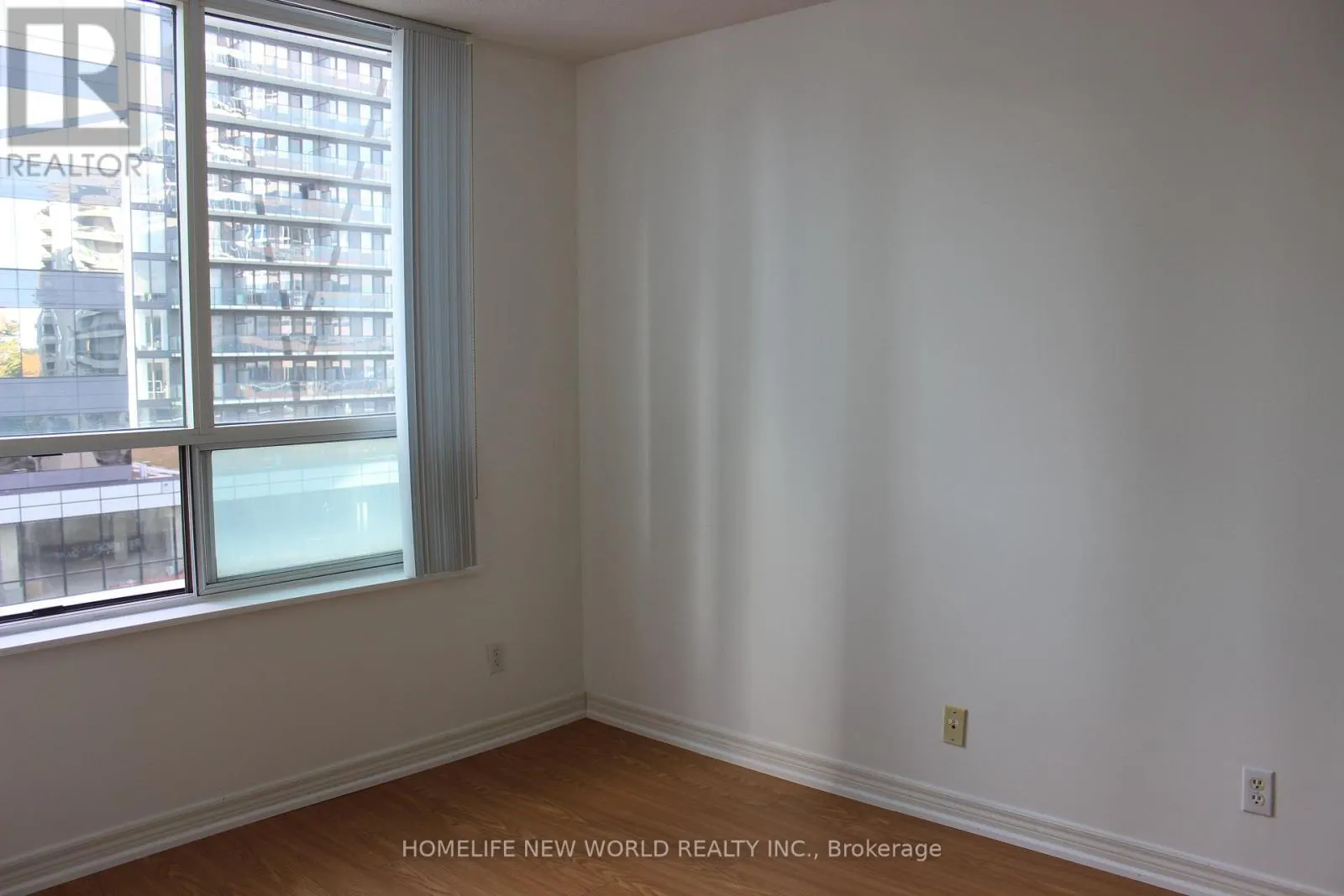 811 - 18 PARKVIEW AVENUE